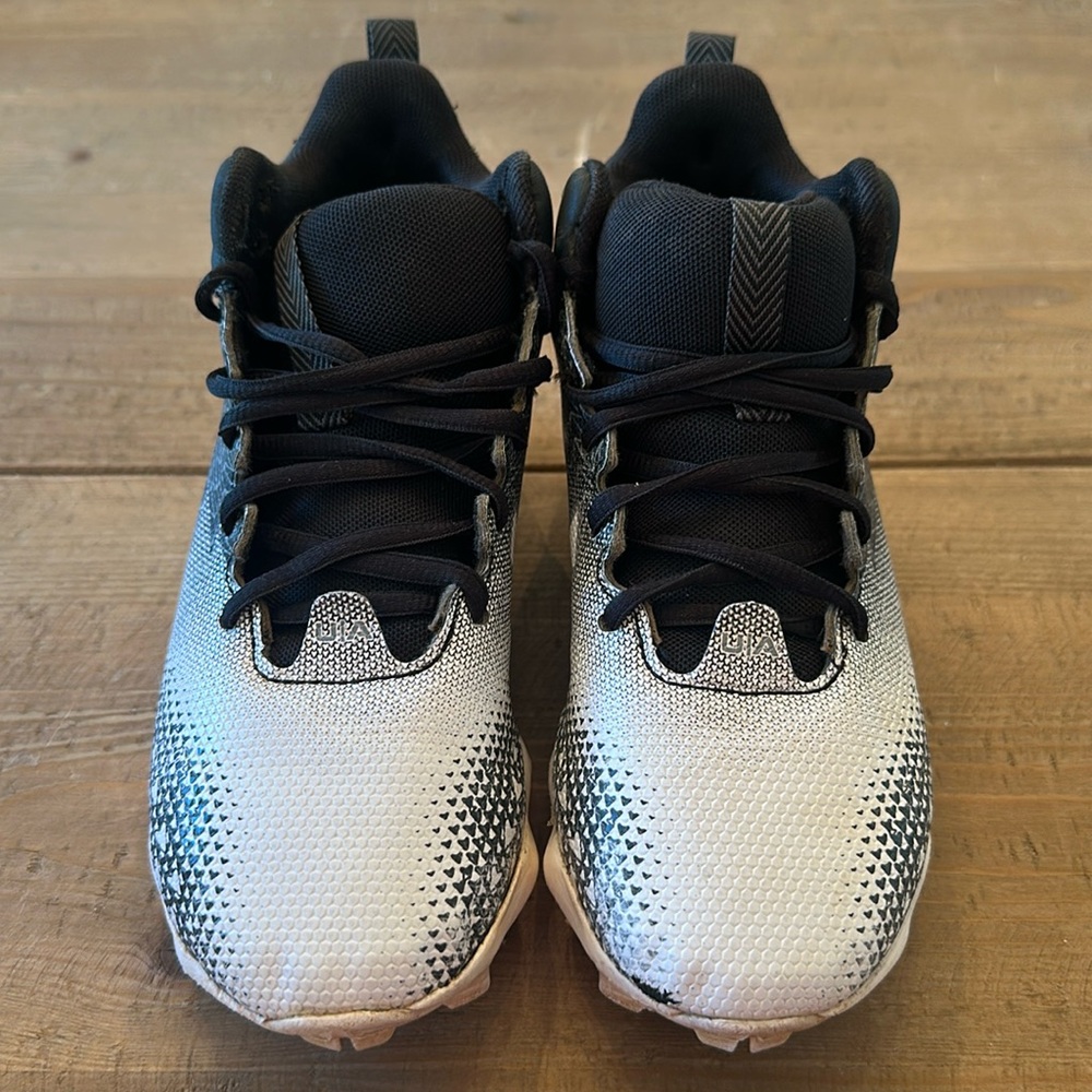 Under-armor “Spotlight” outdoor baseball cleats